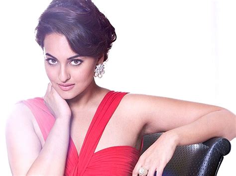 download bollywood actress sonakshi sinha hd mobile photos wallpaper hd free uploaded by p k