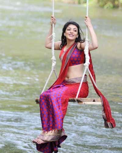 desi actress kajal agarwal hot navel show half saree