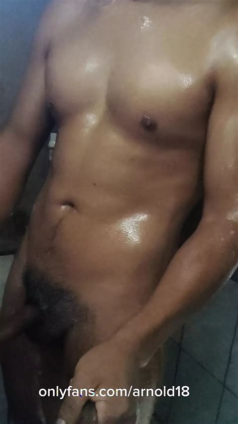 quente macho se masturba no chuveiro xhamster