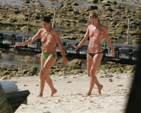 courteney cox and kate moss topless on the beach 95026 kate moss candids 9 123 542lo in