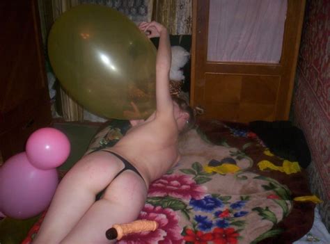 tanja masturbate with balloons fetish porn pic