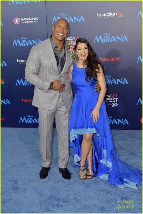 Moana Star Auli I Cravalho S Premiere Dress Pays Homage To Maori