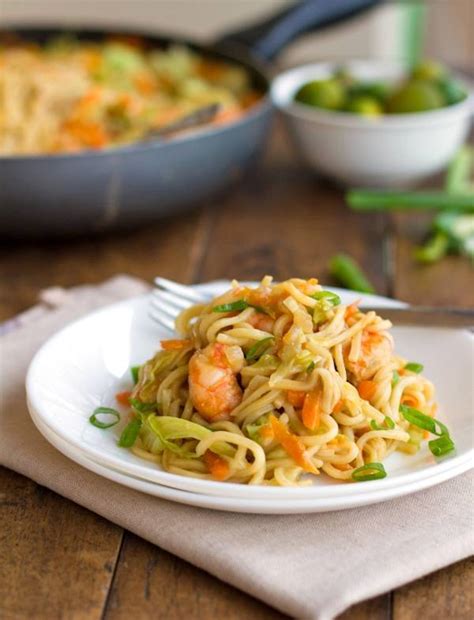 stir fried noodles with shrimp and vegetables {filipino pancit canton