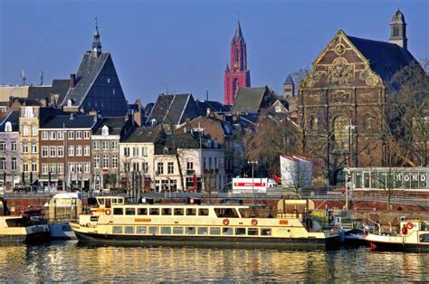 maastricht     oldest cities  holland    quickly discover  strolling