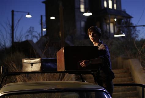 Carlton Cuse And Kerry Ehrin Talk Bates Motel The Influence Of Psycho