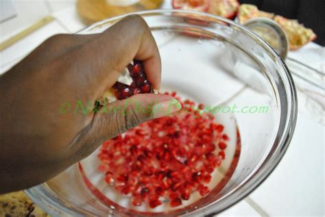 2 Ways To Peel And De Seed A Pomegranate Nikkie Did It