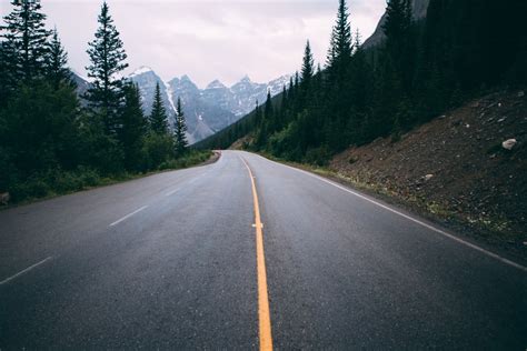 gambar jalan raya menyetir pegunungan aspal jalur perjalanan