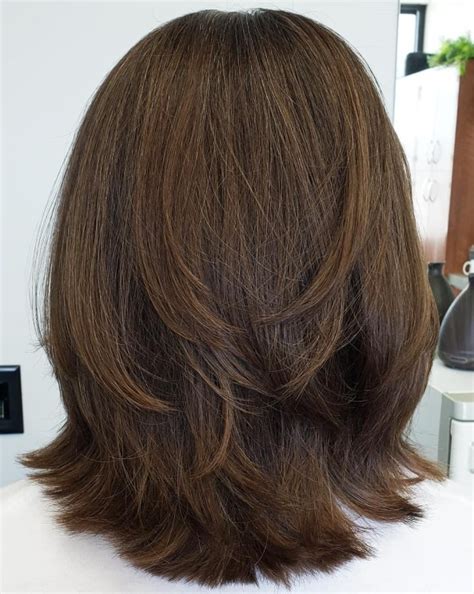 fun medium haircuts  women  vogue folk