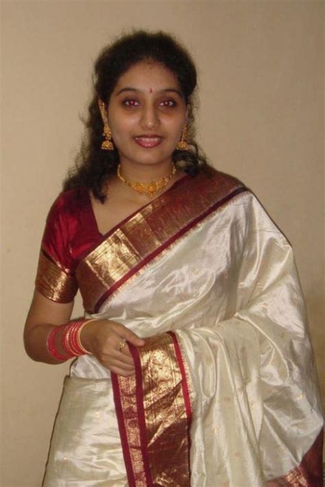 Aunty Show Her Sexy Saree Looking Gorgeus Hot Indian