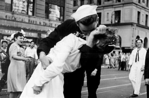 Jewish Woman In Iconic World War Ii Times Square Kiss Photo Dies At 92