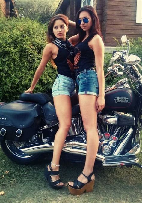 Hot Biker Girls — Harley Davidson Bad Girl Moto Woman