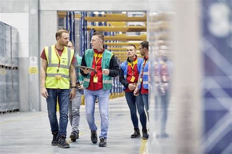 dhl supply chain launches software platform  blue yonder  microsoft cloud  accelerate