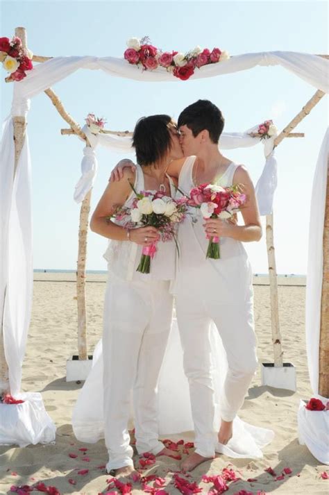 lesbian wedding ceremony on the beach by los angeles beach gay weddings