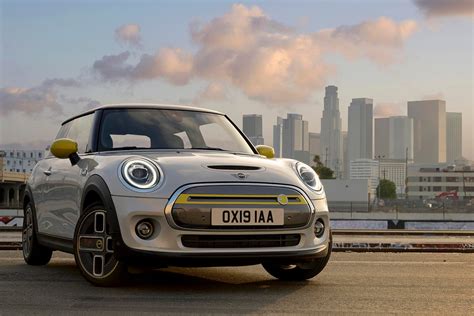 mini officially  electric  launch  cooper se thedetroitbureaucom