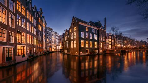 amsterdam tranquil canal scene  canal houses  night netherlands