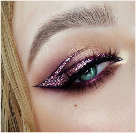 apply glitter eye makeup     glitter eye makeup