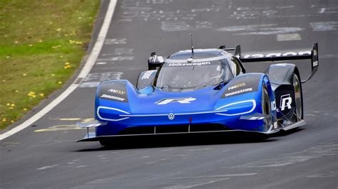 volkswagen idr electric race car smashes nuerburgring record   lap