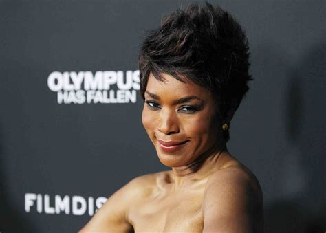 17 gorgeous pixie haircuts for older women