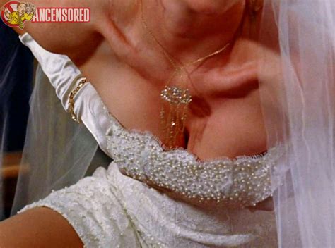 missi pyle desnuda en the wedding bells