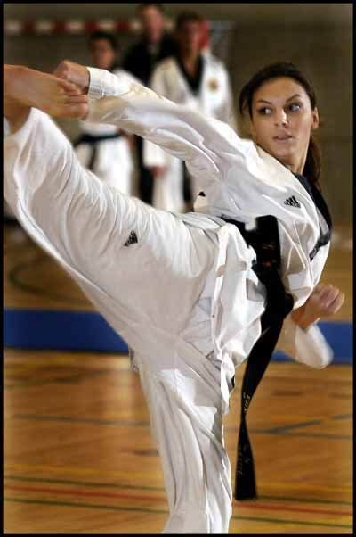 pin by tough girls on girls and martial arts female martial artists martial arts women