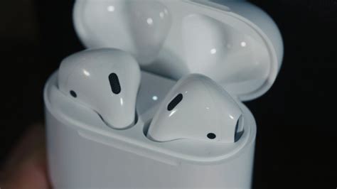 Apple Airpods Review Do They Actually Stay In Your Ears