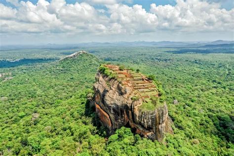 spectacular places  visit  sri lanka