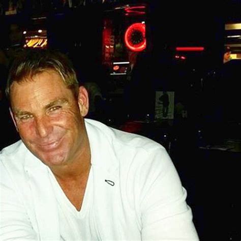 cricket hero shane warne begs for threesome with stunning tinder