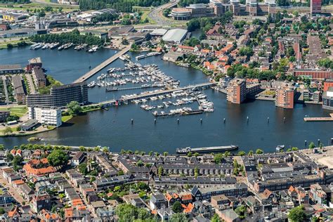 hollandluchtfoto zaandam luchtfoto oude haven