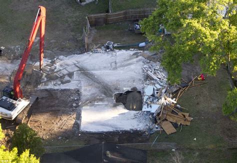 another sinkhole opens in florida town where man was killed daily