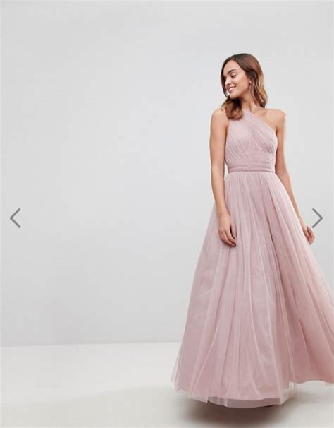 pastelroze maxi jurken om  te schitteren op die eerste bruiloft van het seizoen