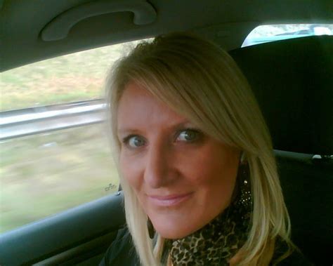 lesle7b5cad 46 from derby is a local granny looking for casual sex