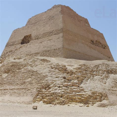 pyramid  sneferu al fayyum