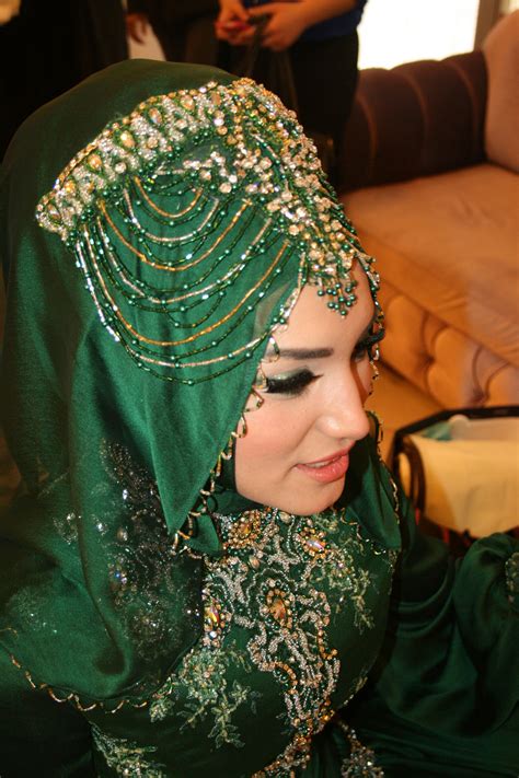 Pin On Brides In Hijab Hijab Style Abaaya