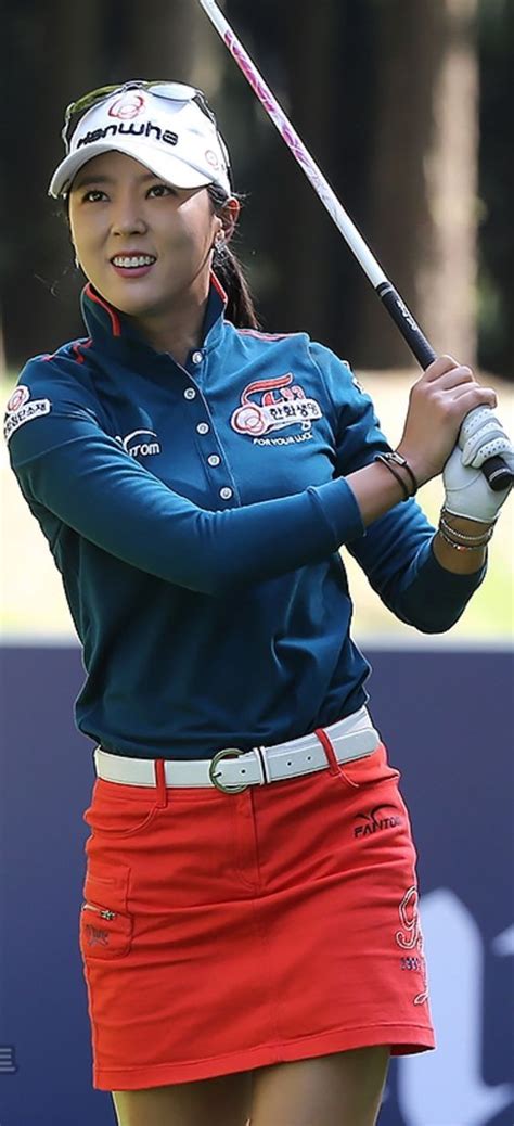pin on women golfers 229