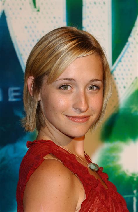 ‘smallville actress allison mack arrested in sex trafficking case