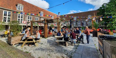 de buurt  deze zomer bij pesthuis  leiden sleutelstad