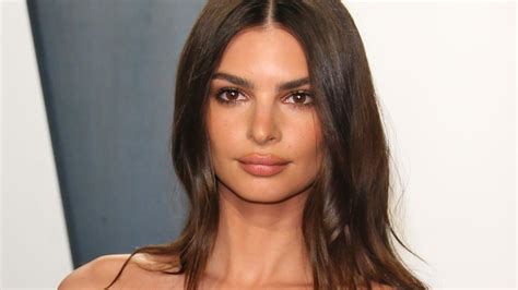 pregnant emily ratajkowski poses for naked selfie the