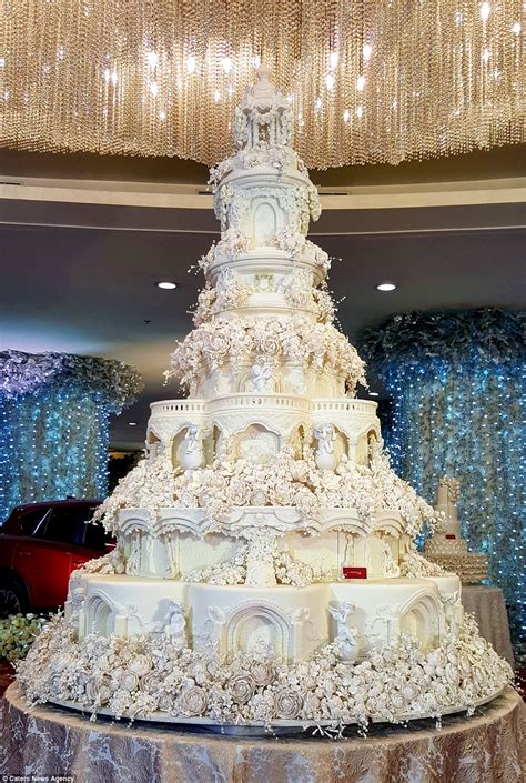 elaborate wedding cakes   time daily mail