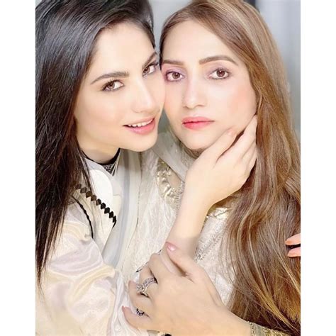 Beautiful Pictures Of Neelam Muneer With Her Mother Pakistani Dramas