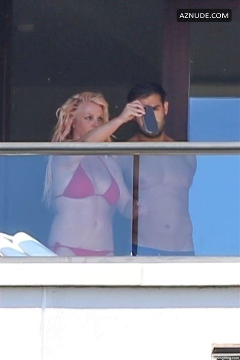 britney spears sexy snaps pics on the balcony while
