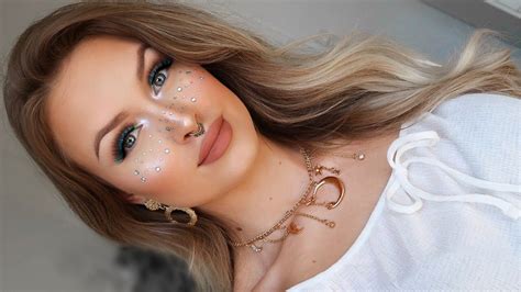 Rhinestone Freckles Blue Glitter Eyeliner ♡ Coachella Festival Makeup