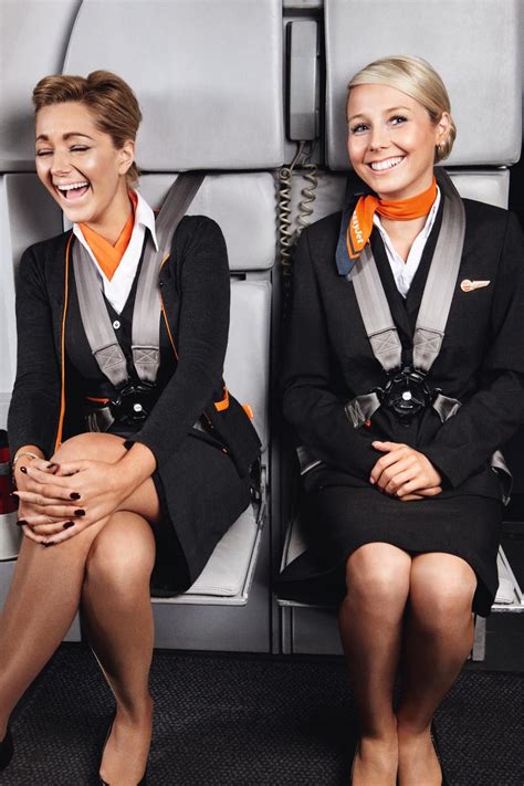 easyjet smiling on board airline crew uniforms pilote de ligne avion pilotes