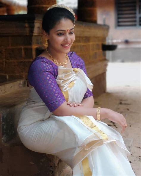 Anu Sithara Latest Hd Pictures And Wallpapers Natoalpabet South