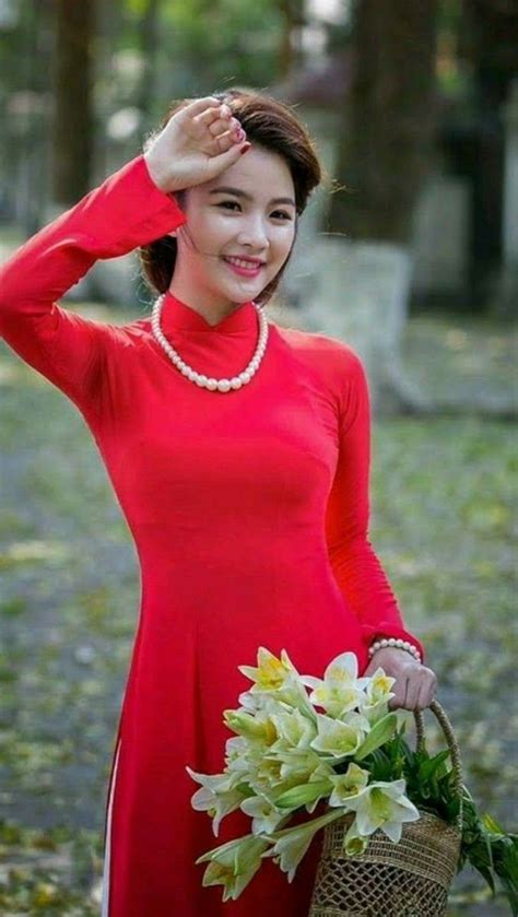 Pin By Lao Y On Ao D Ai Ao Dai Vietnamese Dress Traditional Dresses