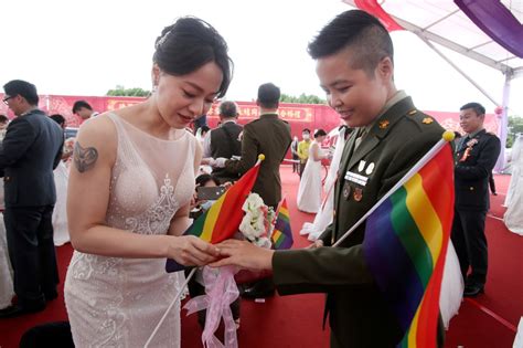 Same Sex Couples Marry In Military Ceremony For First Time