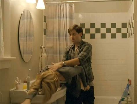 elizabeth banks nude butt and sex in the bathroom from the