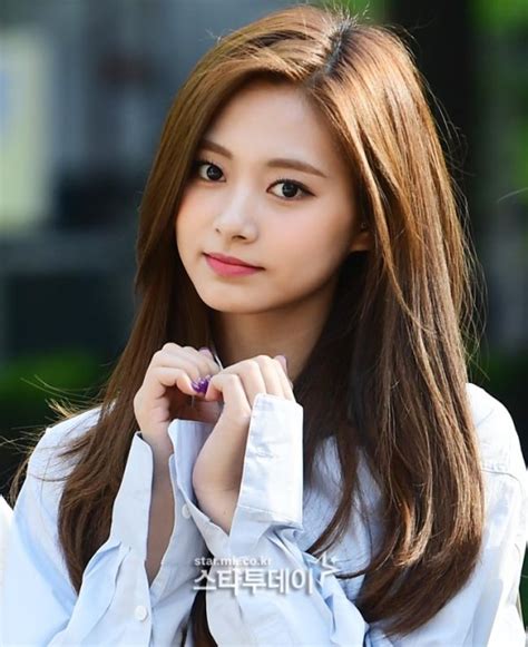 Twice Tzuyu Shows Off Her Natural Beauty On The Way To