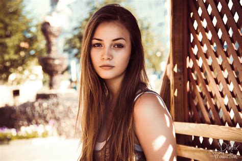 teenage country girl posing outside portrait photos