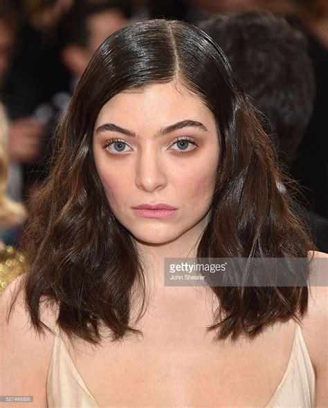 lorde age lorde attends the manus x machina fashion in an age of