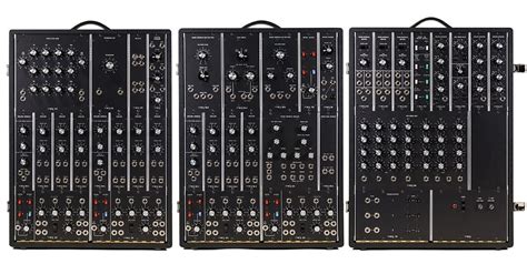 moog synthesizer iiip modular system reissued   synthtopia